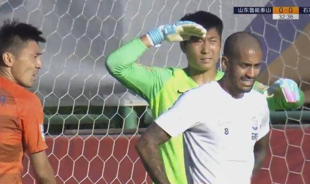  科隆门将神扑两点球助球队逼平拜仁  