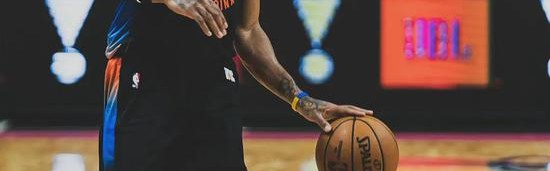  巴特勒关键球热火险胜尼克斯  