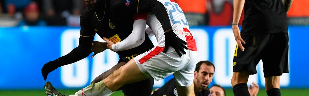  国际米兰争议判罚不断，VAR介入改判引争议  